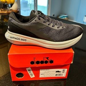 Diadora Black and Gray Women's Sneakers